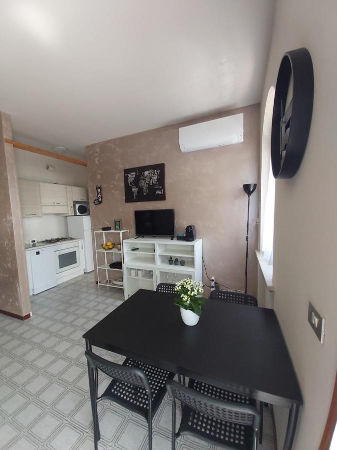 I Limoni Bilocale In Residence Con Piscina 페스키에라델가르다 외부 사진