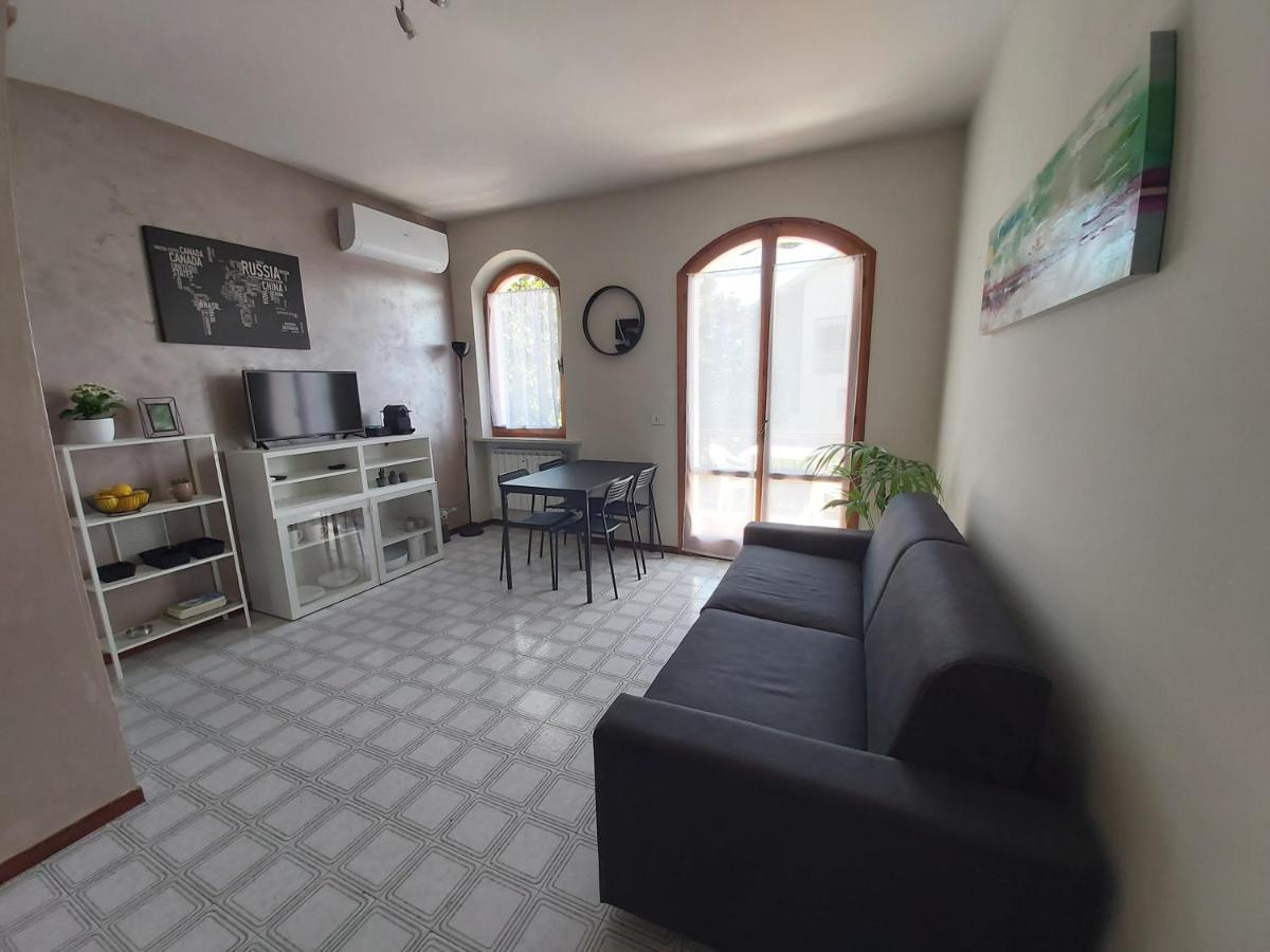 I Limoni Bilocale In Residence Con Piscina 페스키에라델가르다 외부 사진
