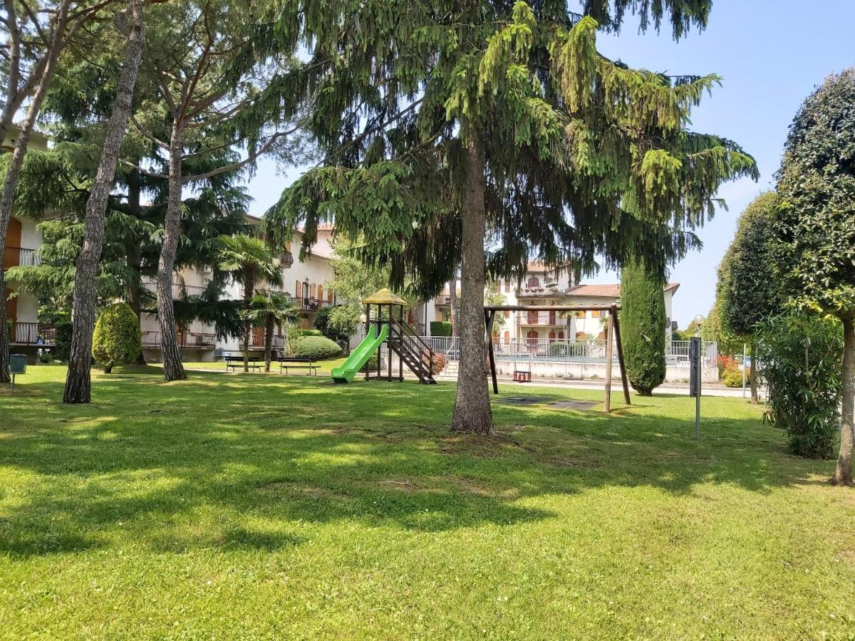 I Limoni Bilocale In Residence Con Piscina 페스키에라델가르다 외부 사진